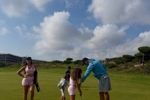 新婚在即？乔治娜社媒晒照片：与C罗和一家人一起打高尔夫